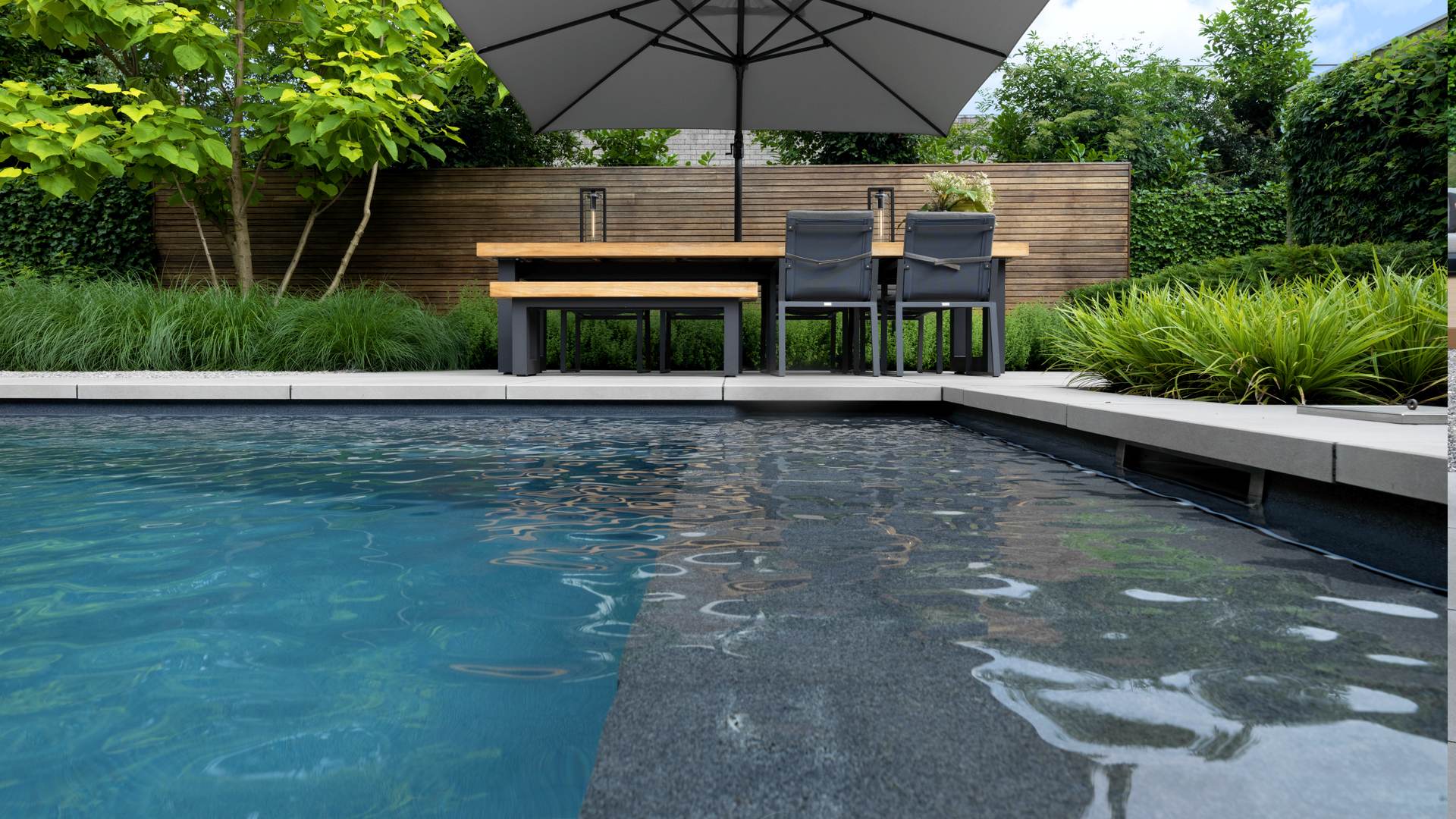 FotoWaar moet je op letten bij het aanleggen van een zwembad in de tuin?